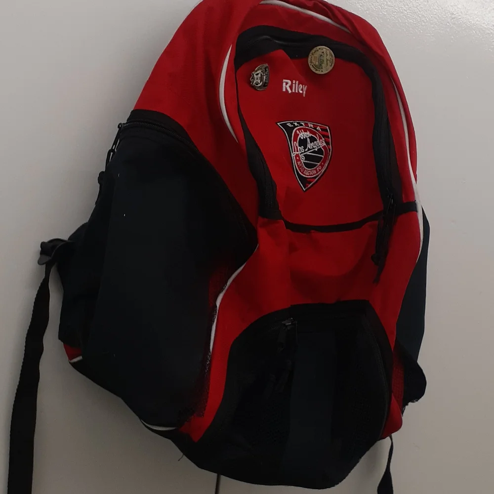 BLACK RED Riley Backpack - Picture 3 of 4